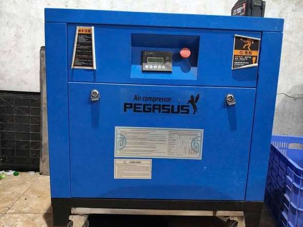 Thanh lý máy nén khí 7,5 kw mua về chưa sử dụng.