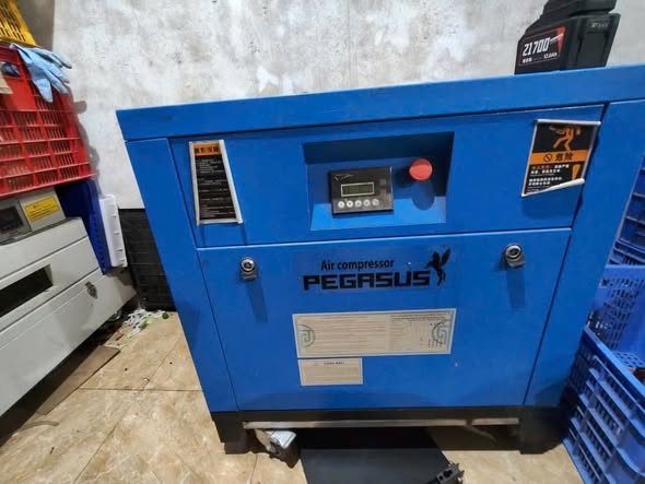 Thanh lý máy nén khí 7,5 kw mua về chưa sử dụng.