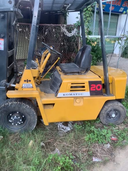 Thanh lý xe nâng 2 tấn chạy dầu, tháp cao 3.5 m
