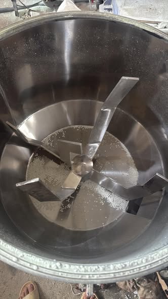 Mình có 2 con bồn trộn 1 con 100kg 1 con 50kg trộn nhiệt cần bán