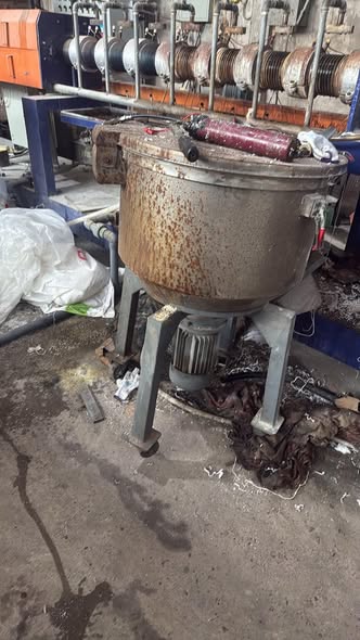 Mình có 2 con bồn trộn 1 con 100kg 1 con 50kg trộn nhiệt cần bán