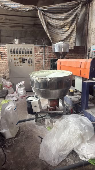 Mình có 2 con bồn trộn 1 con 100kg 1 con 50kg trộn nhiệt cần bán