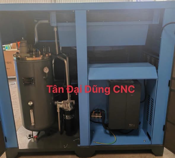 Máy nén khí trục vít 100HP hoạt động ổn định, chạy mạnh và êm.