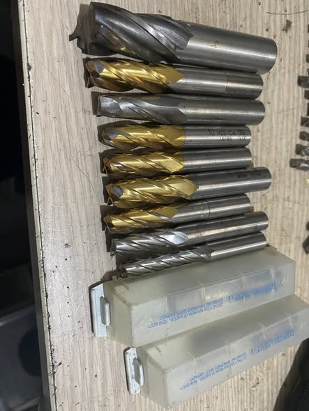 Lô hàng cho các bác có máy mài dao, mài lại mặt đầu: phi 17, 12 3pcs, 10 3pcs, 9 1pcs, 7 1pcs, ta rô NPT1/4