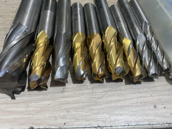 Lô hàng cho các bác có máy mài dao, mài lại mặt đầu: phi 17, 12 3pcs, 10 3pcs, 9 1pcs, 7 1pcs, ta rô NPT1/4