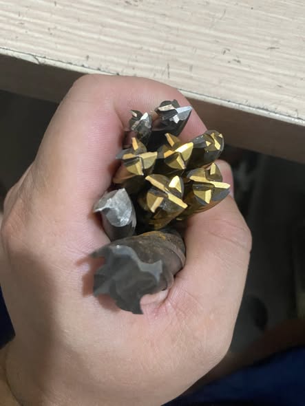 Lô hàng cho các bác có máy mài dao, mài lại mặt đầu: phi 17, 12 3pcs, 10 3pcs, 9 1pcs, 7 1pcs, ta rô NPT1/4