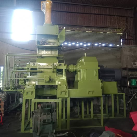 Máy luyện kín xả đáy 55L
