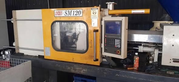 Em còn dư 2 con máy ép nhựa : 1 máy đứng và 1 máy ngang