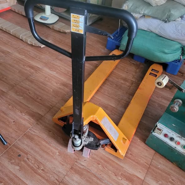 Thanh lý giàn máy phân cuộn băng keo