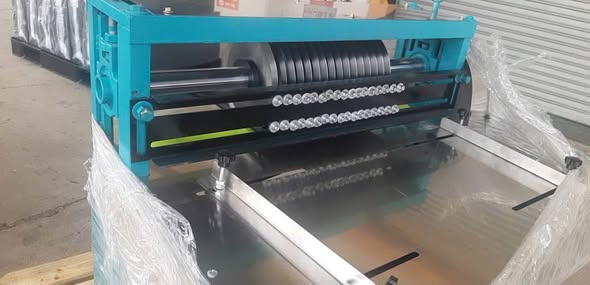 Máy rạch tấm khổ nhỏ, cắt mút xốp, bìa caton tấm rộng 700mm