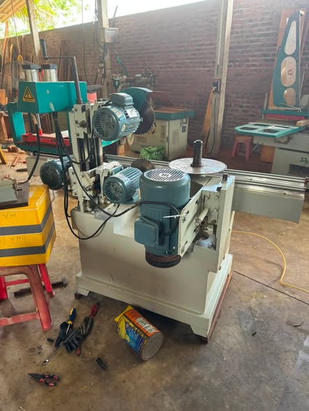 Cty E thanh lý con máy bốn động cơ MD 2108 nhá.
