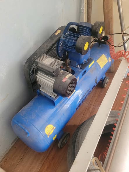 Thanh lý giàn máy phân cuộn băng keo