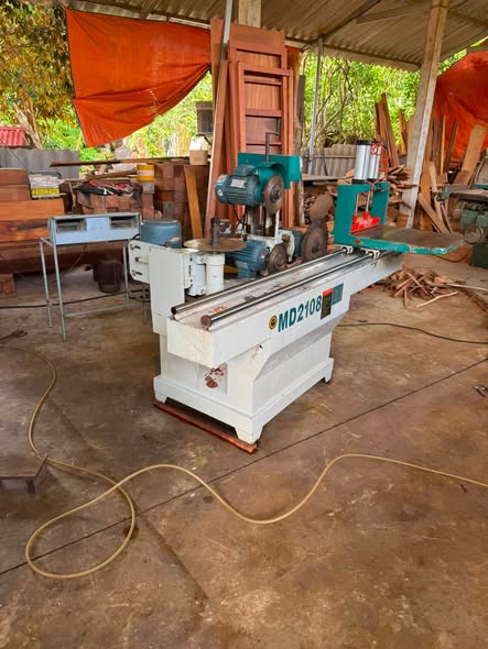 Cty E thanh lý con máy bốn động cơ MD 2108 nhá.