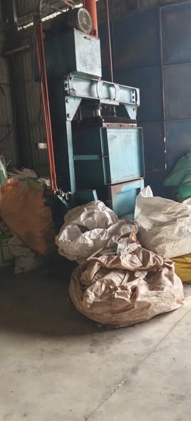 Thanh lý Máy ép kiện 70×80 giá hạt dẻ
