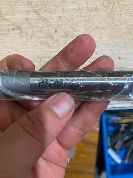 Cán khoét ngược: tạo rãnh bên trong lỗ, maker Big Nhật nội địa