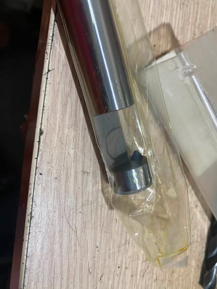 Cán khoét ngược: tạo rãnh bên trong lỗ, maker Big Nhật nội địa