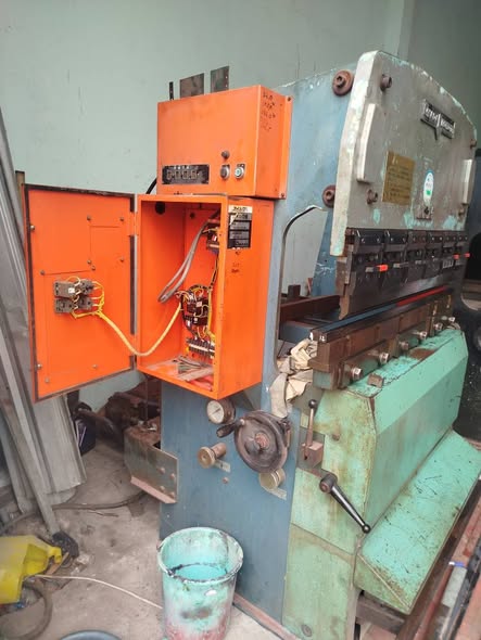 Thanh lý Amada 25 tấn-1, 2m