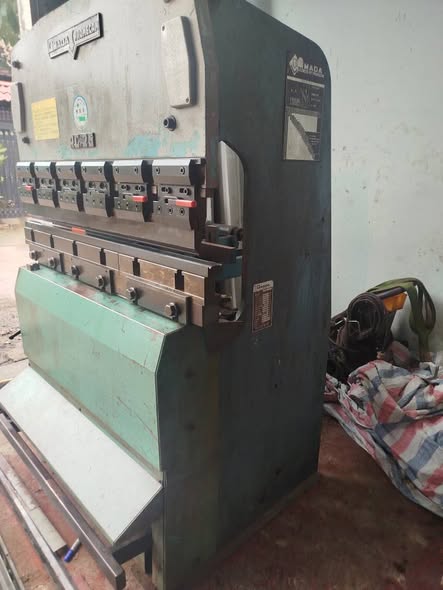 Thanh lý Amada 25 tấn-1, 2m