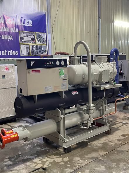 chiller làm lạnh nước & tháp làm mát
