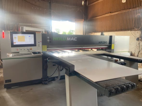 Máy cưa Panel HOLD HP290 hiện đại, thông minh, chính xác