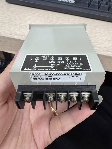Em cần thanh lý nhanh lô hơn 10 chiếc Đồng hồ đo Volt DC Autonics M4Y-DV-XX. vừa tháo máy