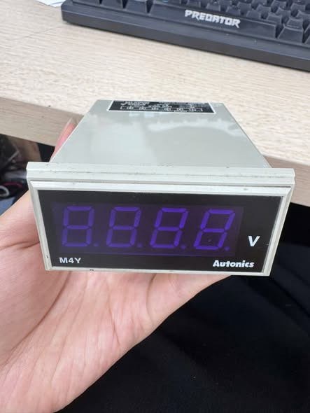 Em cần thanh lý nhanh lô hơn 10 chiếc Đồng hồ đo Volt DC Autonics M4Y-DV-XX. vừa tháo máy