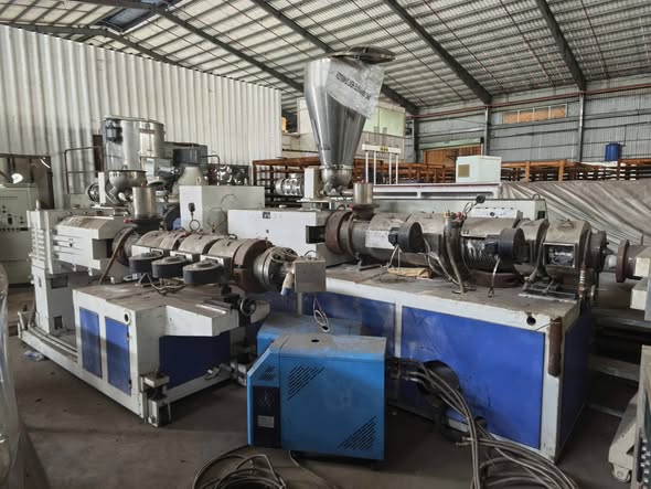 CẦN THANH LÝ : DÂY CHUYỀN SẢN XUẤT TẤM PVC (GIÁ THƯƠNG LƯỢNG)