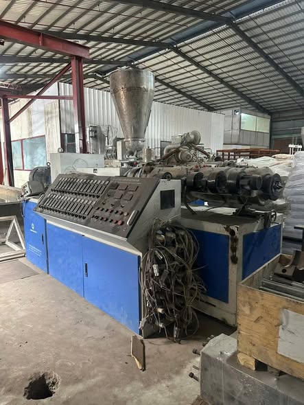 CẦN THANH LÝ : DÂY CHUYỀN SẢN XUẤT TẤM PVC (GIÁ THƯƠNG LƯỢNG)