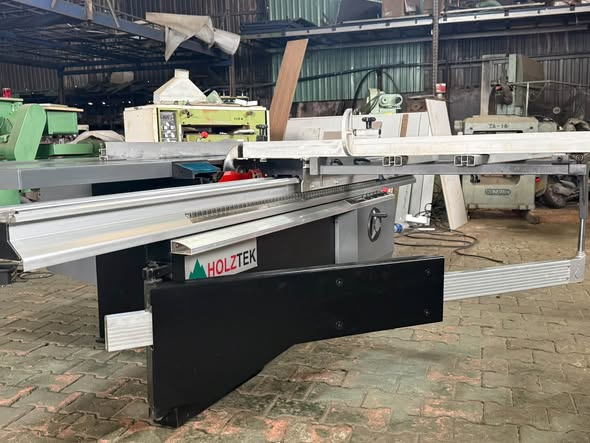 siêu mẫu cưa 3m2.