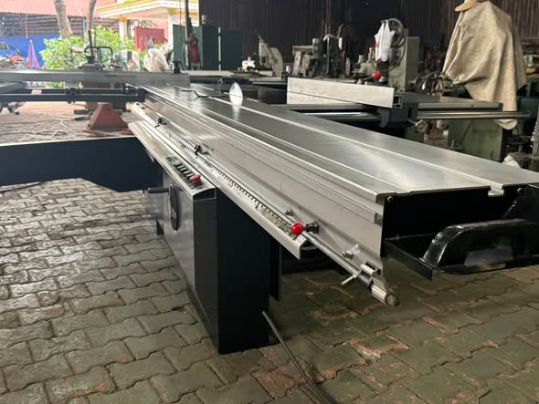 siêu mẫu cưa 3m2.